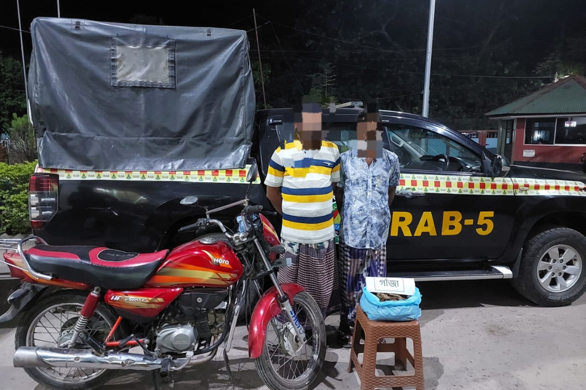 চাঁপাইনবাবগঞ্জে র‍্যাবের অভিযানে ৯৫০ গ্রাম গাঁজাসহ দুই মাদক ব্যবসায়ী গ্রেফতার