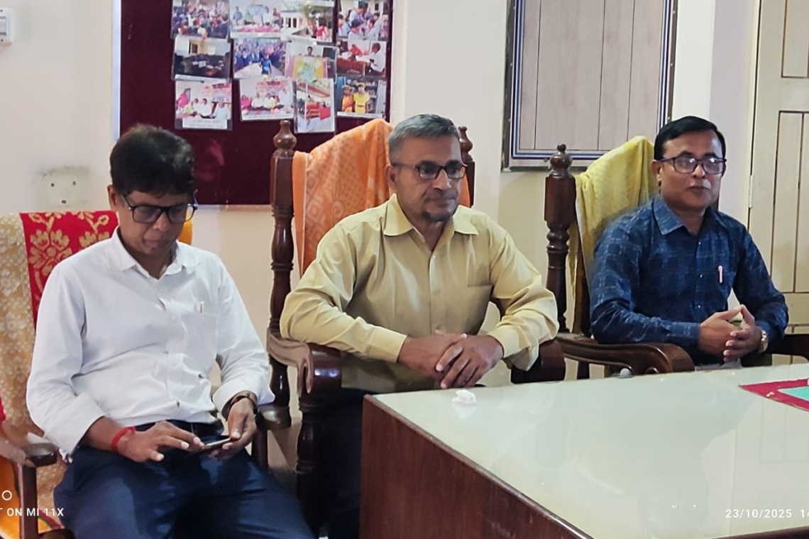 গোমস্তাপুরে কিন্ডারগার্টেন স্কুলের পরিচালকদের সাথে মতবিনিময় 