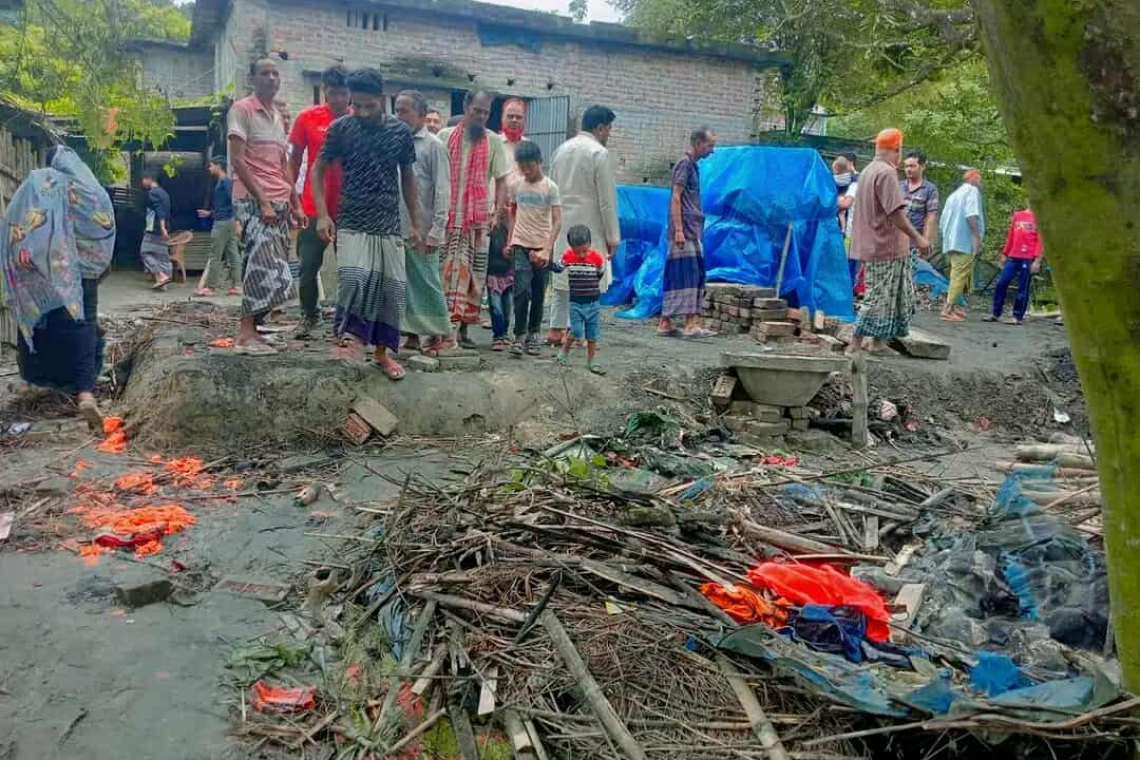 শিবগঞ্জে অগ্নিকাণ্ডে দুই ঘর ভস্মীভূত