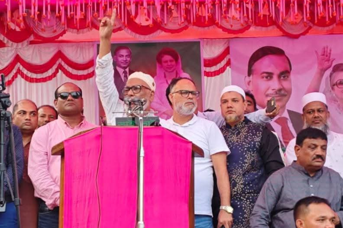 চলো জি ভাই হাঁরঘে পদ্মা বাঁচাই”  শ্লোগানে  গোমস্তাপুরে বিএনপির  বিশাল সমাবেশ