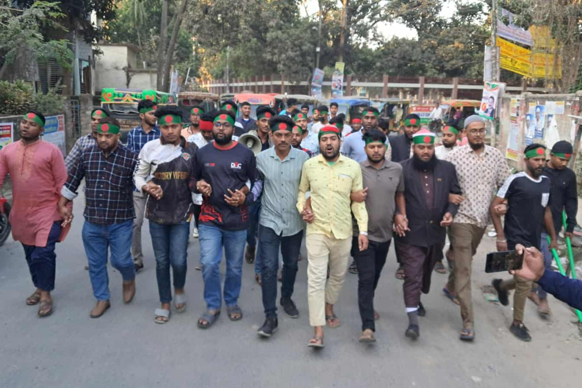শেখ হাসিনার ফাঁসির রায়ে চাঁপাইনবাবগঞ্জে আনন্দ মিছিল 