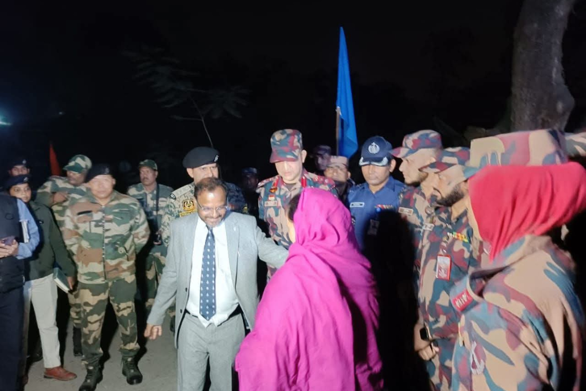 অমানবিক পুশইনের শিকার অন্তঃসত্ত্বা ভারতীয় নারী সোনালী খাতুনকে বিএসএফের নিকট হস্তান্তর করলো বিজিবি