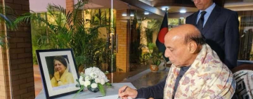 খালেদা জিয়ার প্রয়াণে শোক: দিল্লিতে বাংলাদেশ হাইকমিশনে রাজনাথ সিংয়ের শ্রদ্ধা