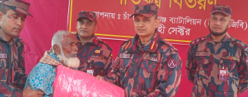 শিবগঞ্জ সীমান্তে ৩০০ অসহায় মানুষের মাঝে বিজিবির কম্বল বিতরণ