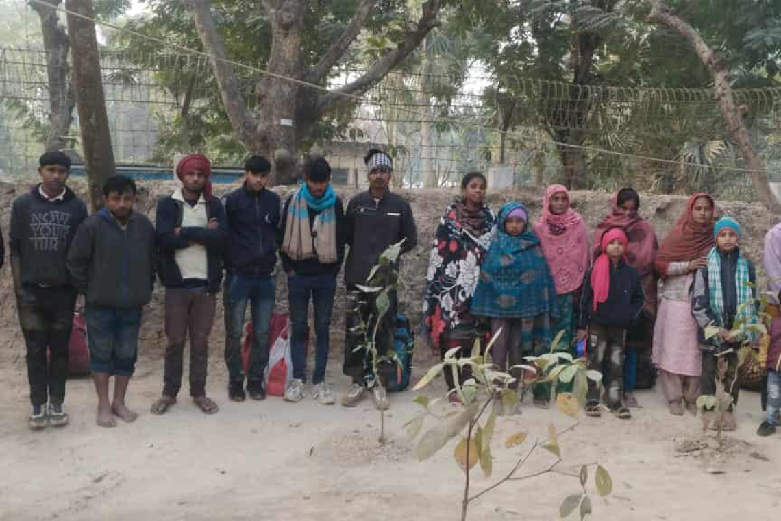 চাঁড়ালডাঙ্গা সীমান্ত দিয়ে  পুশ - ইন  হওয়া ১১ জন বাংলাদেশিকে পরিবারের নিকট হস্তান্তর  
