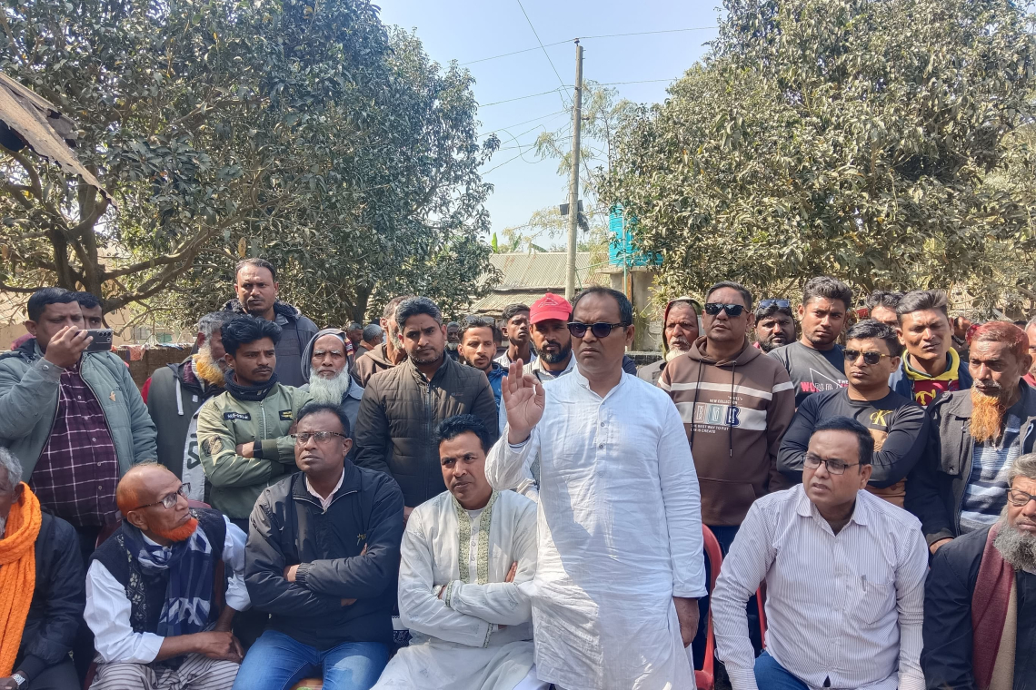 চাঁপাইনবাবগঞ্জ -২: গোমস্তাপুরে বিএনপির প্রার্থীর গণসংযোগ 