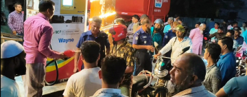 “তেল নাই” লেখা পাম্পে অভিযান: শিবগঞ্জে মজুদ ২,৫০০ লিটার জ্বালানি উদ্ধার, জরিমানা