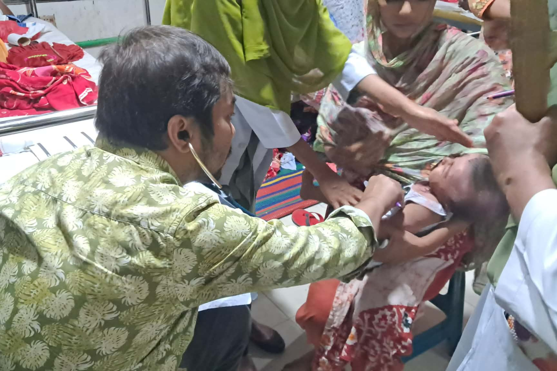 চাঁপাইনবাবগঞ্জে হামের প্রাদুর্ভাব, হাসপাতালে রোগীর চাপ বেড়ে নাজুক পরিস্থিতি