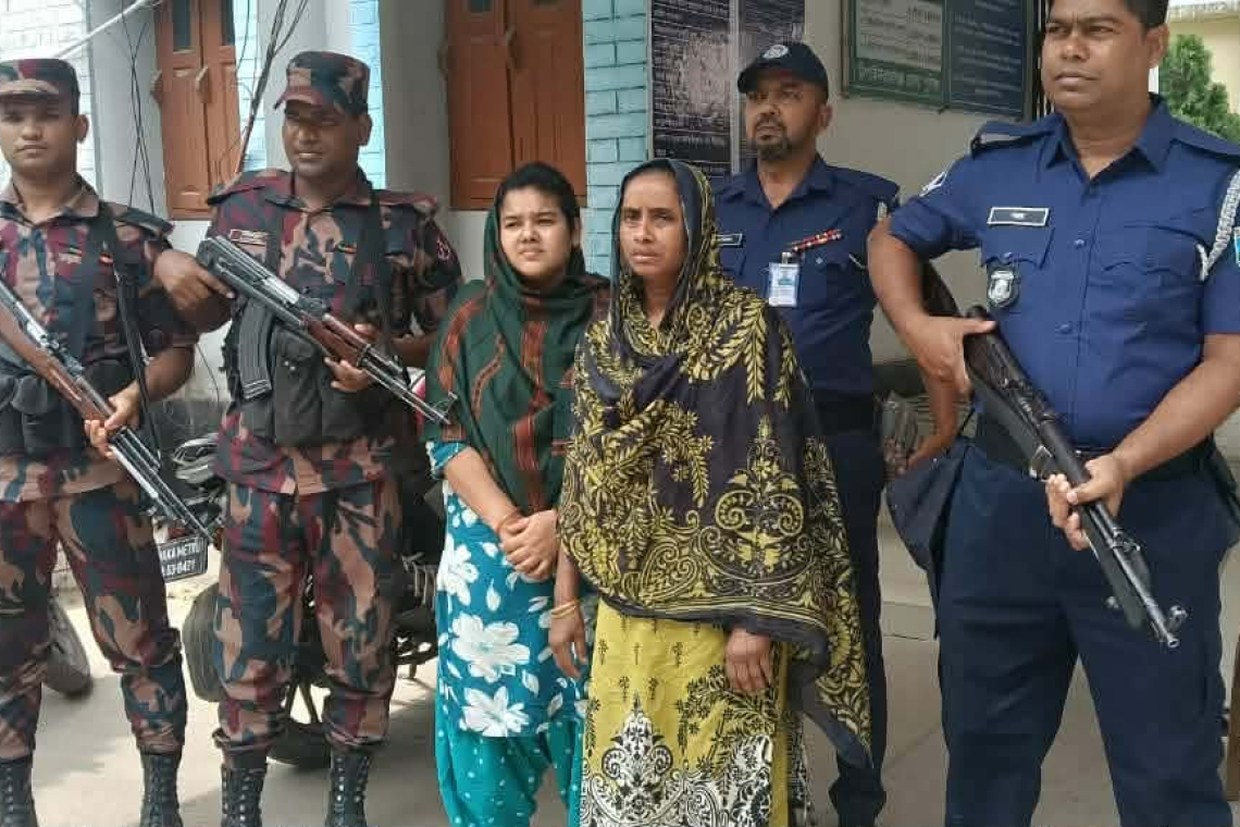 গোমস্তাপুর সীমান্তে অবৈধ অনুপ্রবেশের অভিযোগে আটক ২