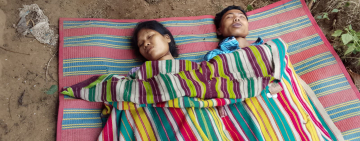 চাঁপাইনবাবগঞ্জে ইটবোঝাই ট্রলি উল্টে যুবকের মৃত্যু, আহত ১