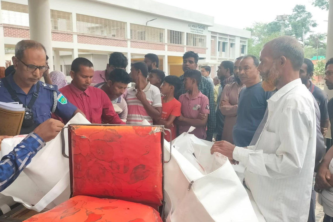চাঁপাইনবাবগঞ্জের নাচোলে ট্রাকের ধাক্কায় শালা - দুলাভাই নিহত