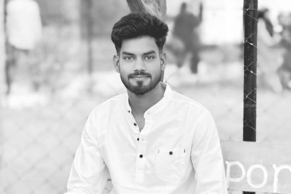 বৃষ্টিতে ফুটবল খেলতে গিয়ে বজ্রপাতে প্রাণ গেল শিক্ষার্থীর
