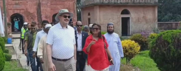 চাঁপাইনবাবগঞ্জে মার্কিন রাষ্ট্রদূত ব্রেন্ট ক্রিস্টেনসেন: গৌড়ের ঐতিহাসিক নিদর্শন ও সোনামসজিদ পরিদর্শন