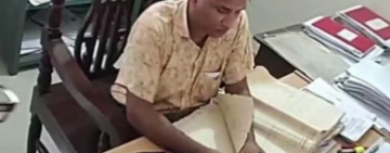 ভোলাহাটে তহসিলদারের বিরুদ্ধে ঘুষ নেওয়ার অভিযোগ, টাকা গ্রহণের ভিডিও ভাইরাল