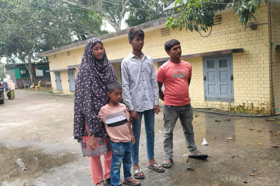 এক বছর পর চাঁপাইনবাবগঞ্জ সীমান্ত দিয়ে ৪ ভারতীয় নাগরিককে ফেরত নিল বিএসএফ