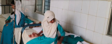 চাঁপাইনবাবগঞ্জে ফুটপাতের পিয়াজু খেয়ে ৯ শিক্ষার্থী অসুস্থ, হাসপাতালে ৭