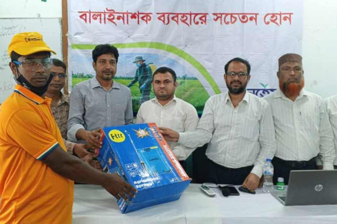 গোমস্তাপুরে বালাইনাশক ব্যবহারে সচেতনতা বিষয়ক প্রশিক্ষণ