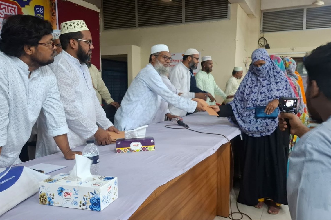 শিবগঞ্জে নির্যাতিত ও দুঃস্থ নারী-শিশুদের বিশেষ অনুদান প্রদান