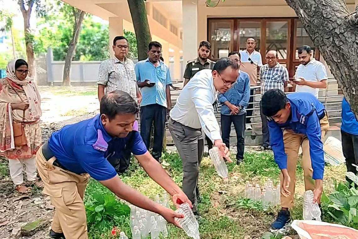 গোমস্তাপুরে ৪৭ বোতল চোলাই মদসহ দুইজন আটক, ৩ মাসের কারাদণ্ড